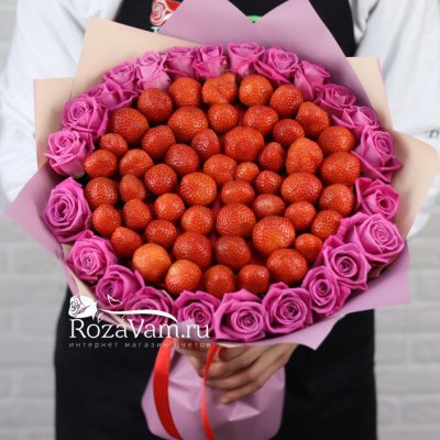 Букет из роз с ягодами №2