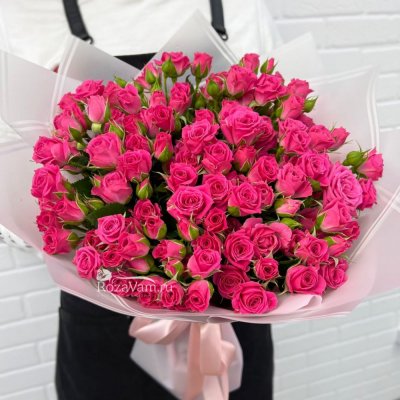 Букет из 25 кустовых роз Лавли Лидия 50 см