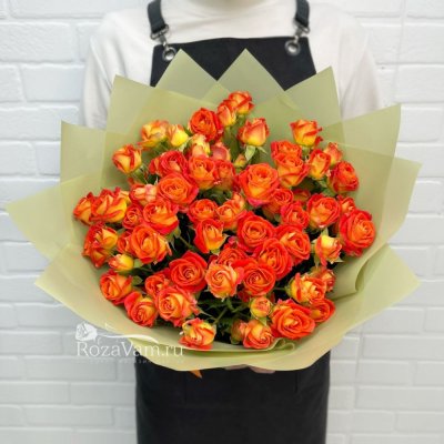Букет из 15 оранжевых кустовых роз 40см