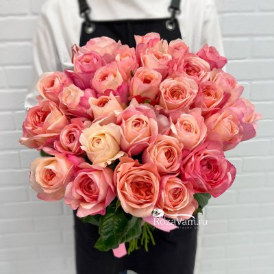 Букет из 29 ароматных пионовидных роз