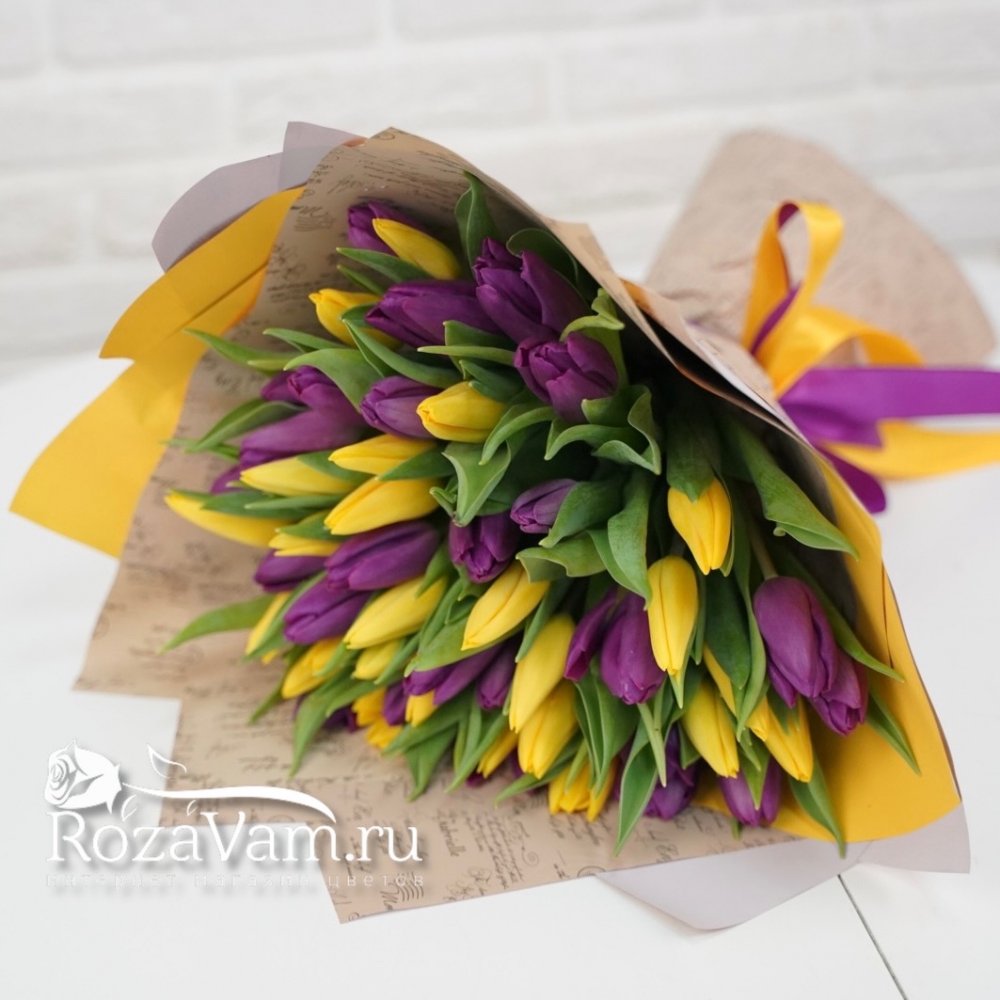 Букет из 51 желто-фиолетового тюльпана