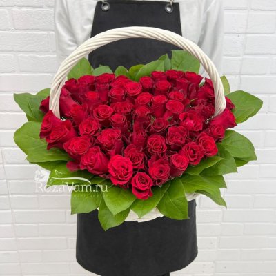 Сердце из 51 красной розы