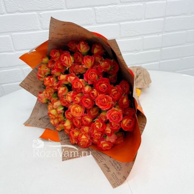 Букет из оранжевых кустовых роз 25 шт 40 см