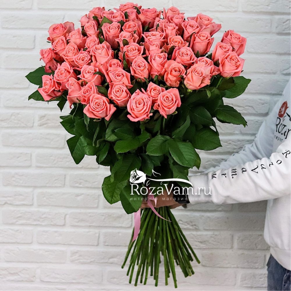 Букет из 51 коралловой розы (50 см)