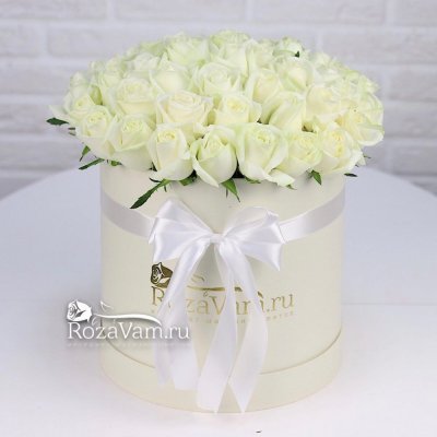 коробка из 51 белой розы