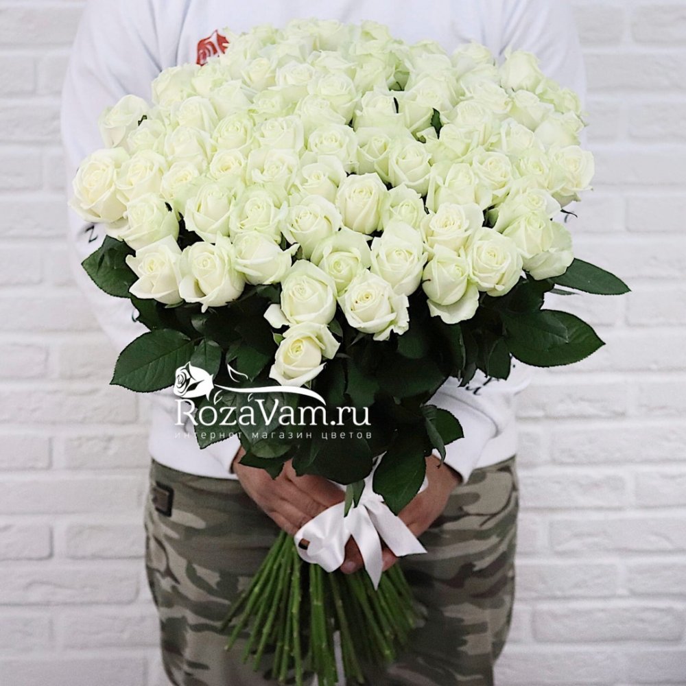 Букет из 51 белых роз в матовой бумаге 60 см — купить с Уфе с доставкой | «Идея праздника»