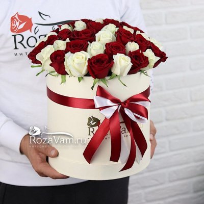 Коробка из 201 красно-белой розы