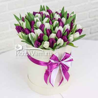 коробка из 101 фиолетового тюльпана