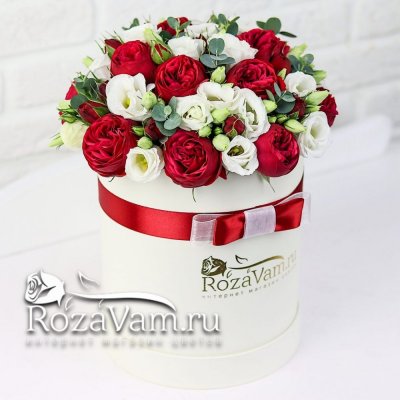 Шляпная коробочка из 11 пионовидных роз