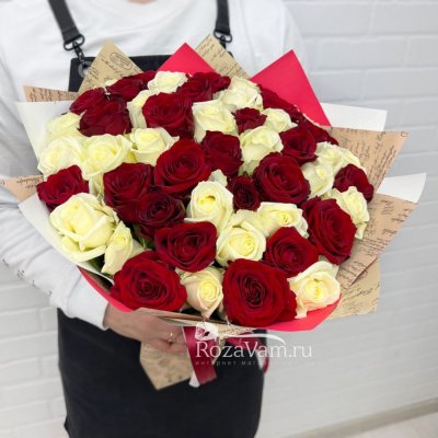 Букет из 51 белой розы (50 см)