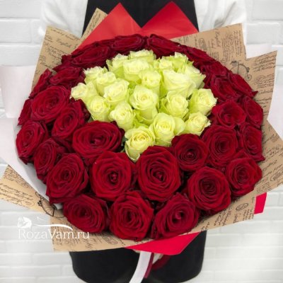 букет из 151 красно белой розы 70 см
