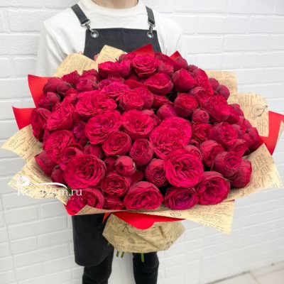 букет из 51 пионовидной красной розы