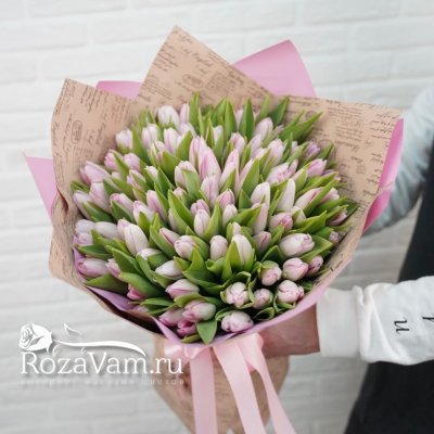 Букет 25 бело-фиолетовых тюльпанов
