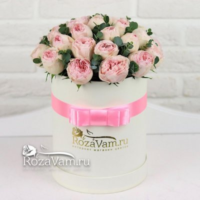 Шляпная коробочка из 11 пионовидных роз