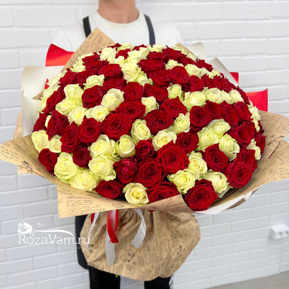 букет из 151 красно белой розы 70 см