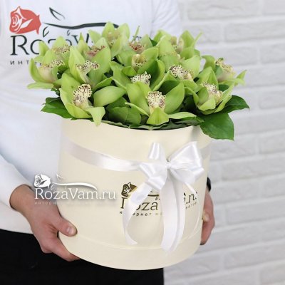 Шляпная коробка из 9 розовых орхидей