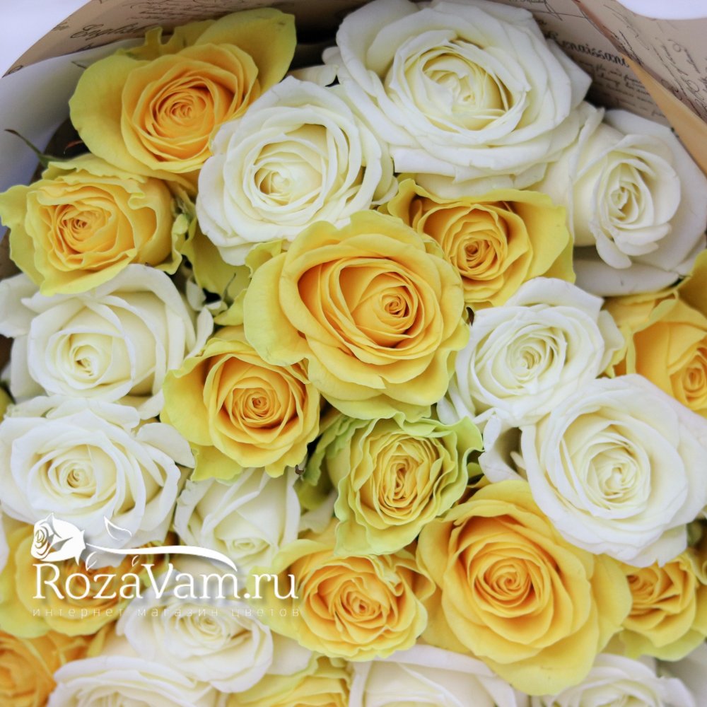 Букет из 29 бело-желтых роз