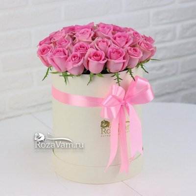 Шляпная коробка из розовых роз 29шт