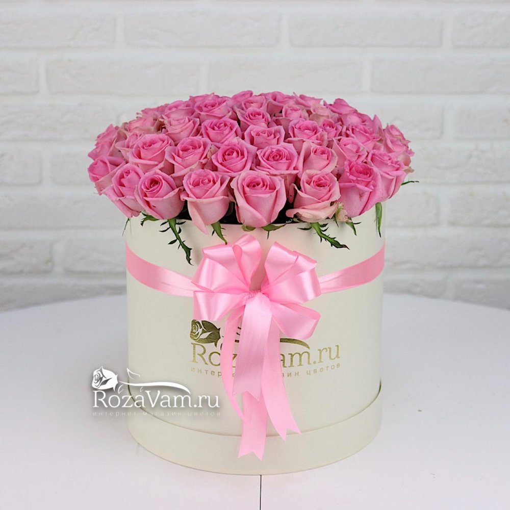 Шляпная коробка из розовых роз 51шт
