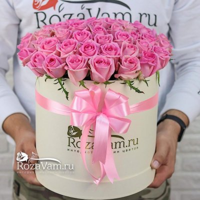 Коробка светло-розовой розы 51шт