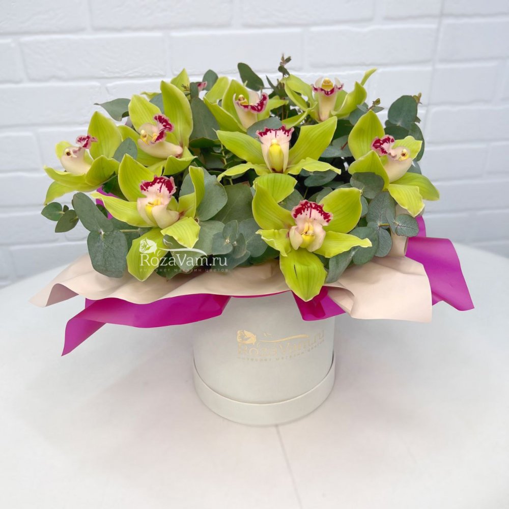 Шляпная коробка из 9 орхидей