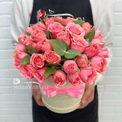Букет из 25 пионовидных кустовых роз Джульета