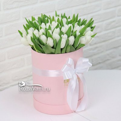 коробка из 75 белых тюльпанов
