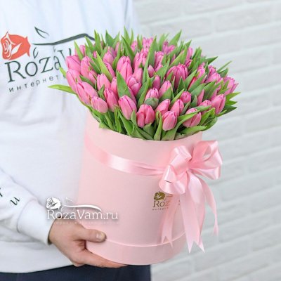 коробка из 75 розовых тюльпанов