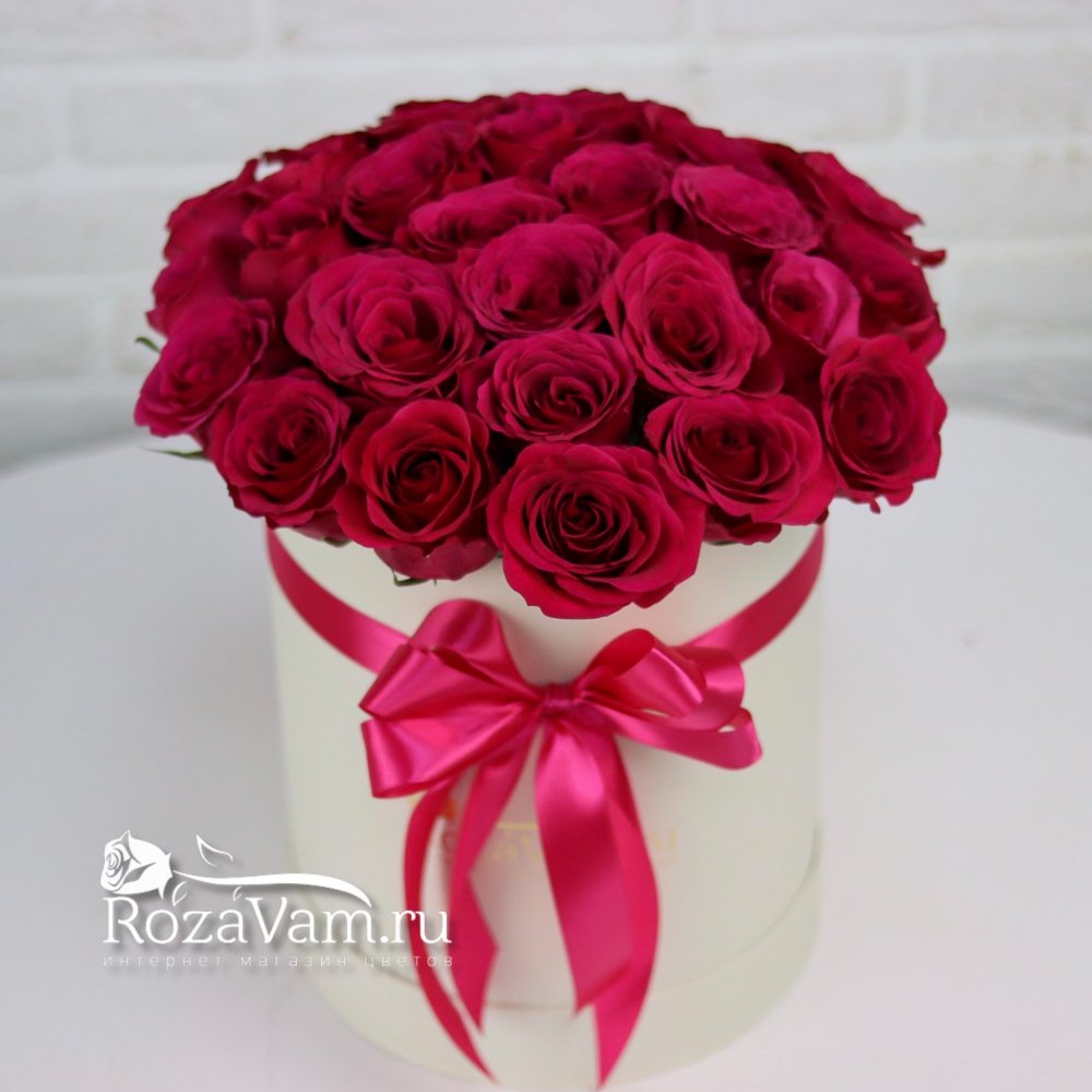 Шляпная коробочка из 29 роз