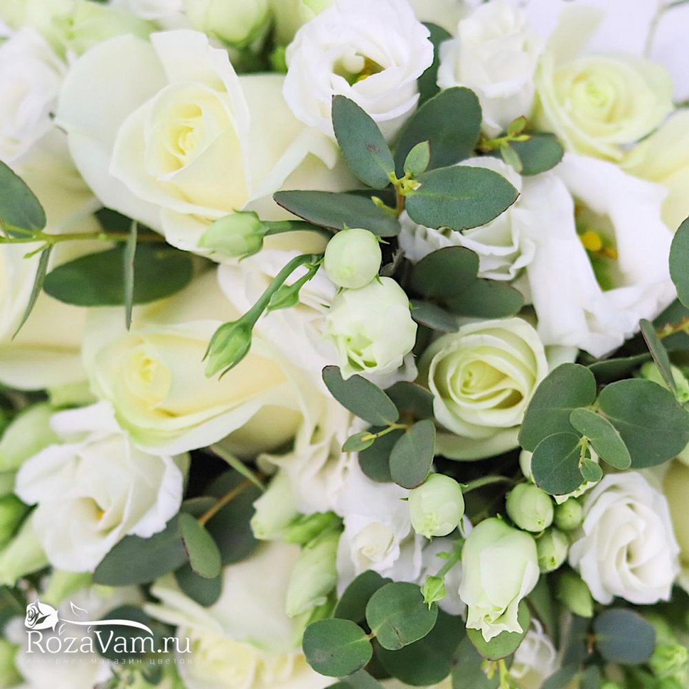 Свадебный букет с белыми розами