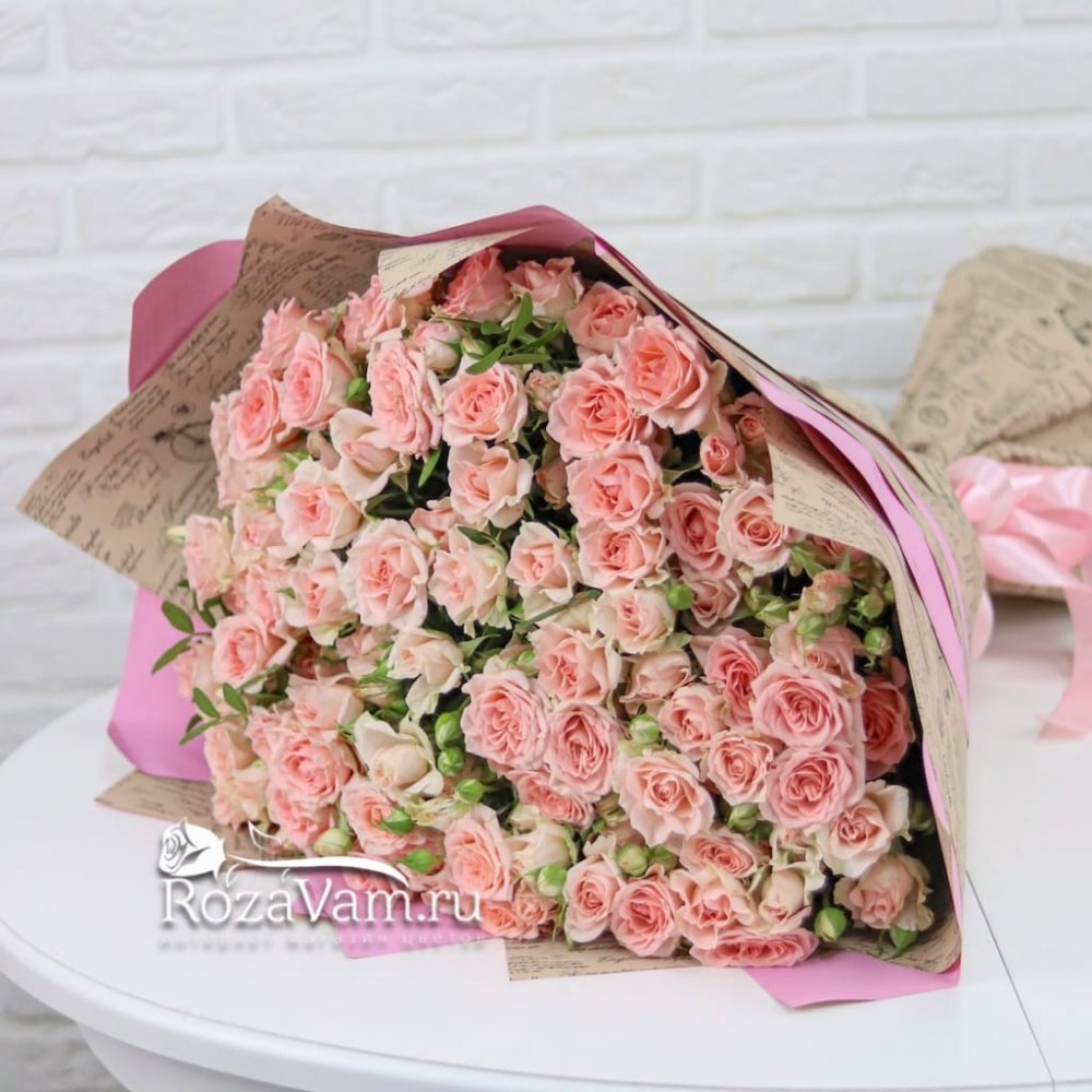 Букет из 25 кустовых роз Лидия 50 см
