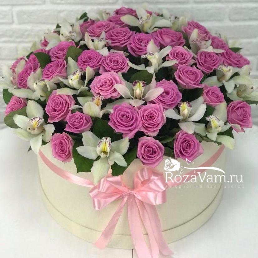шляпная коробка роз с орхидяеми XXL