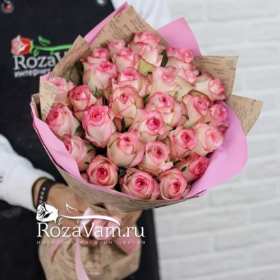 Букет из 29 роз Джумилия 50см