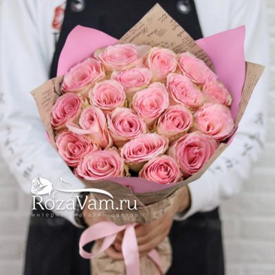 Букет из 29 светло-розовых роз 50см
