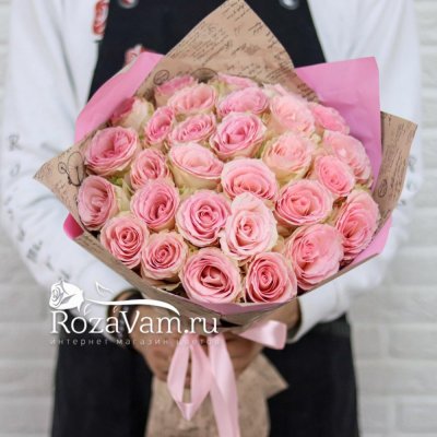 Букет из 29 светло-розовых роз 50см
