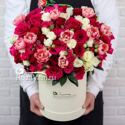 Коробка с тюльпанами и розами