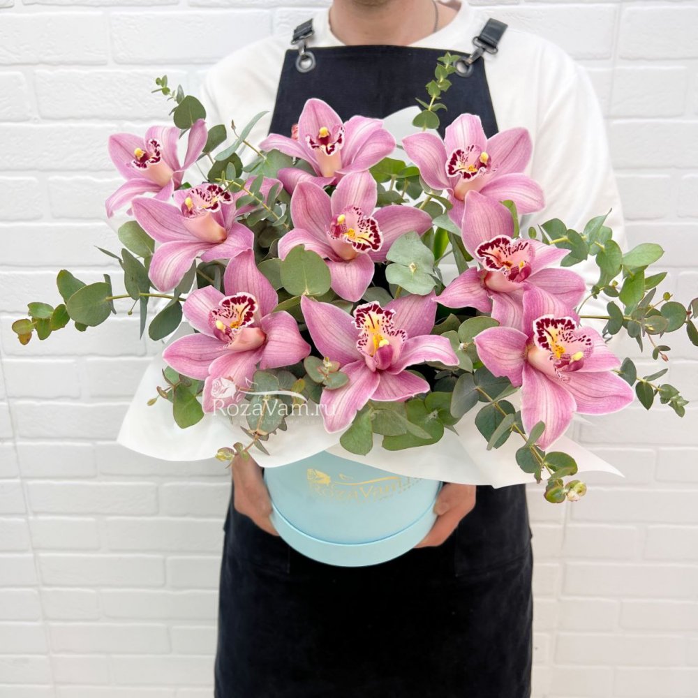 Шляпная коробка из 9 розовых орхидей