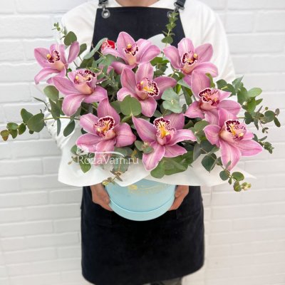 Корзина из 9 розовых  орхидей