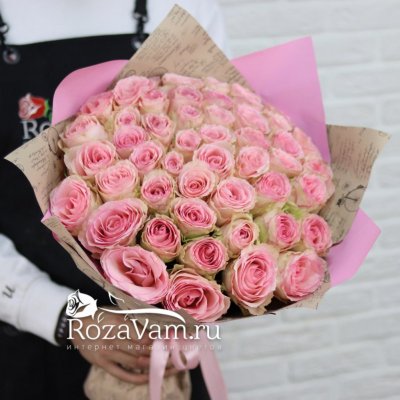 Букет из 51 ярко-розовой розы