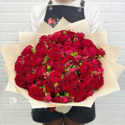 Букет из 15 красных кустовых роз 40см