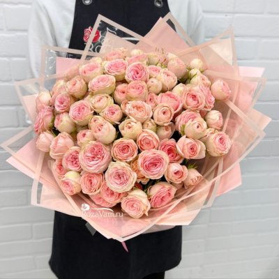 Букет из 25 розовых пионовидных роз Кети