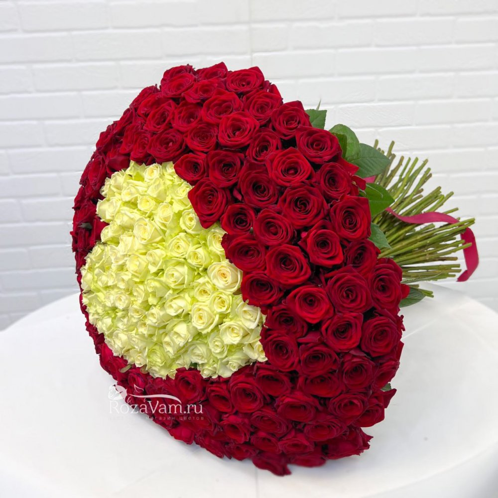 Букет из 201 красно-белой розы Сердце