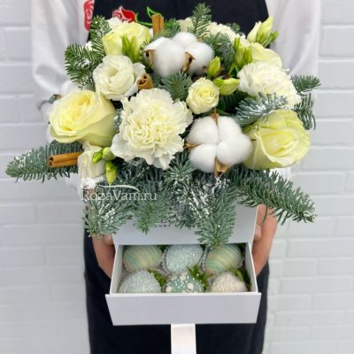 Шляпная коробочка из 29 роз