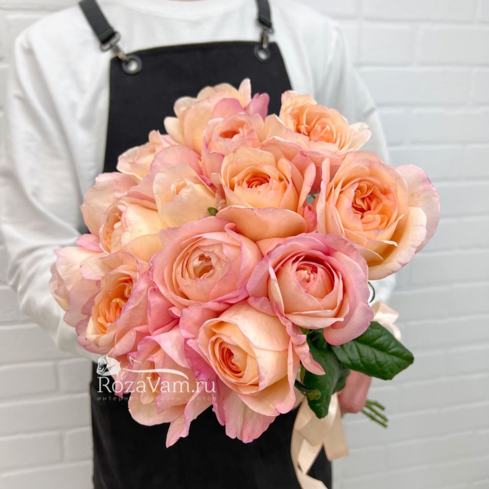 Букет из 15 ароматных пионовидных роз