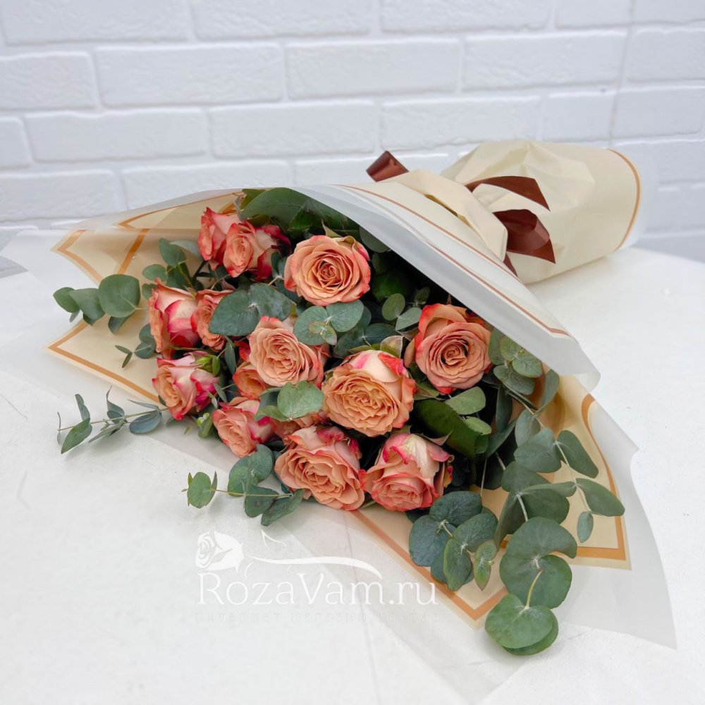Букет роз Капучино с эвкалиптом 50см