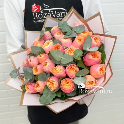 Букет из 29 пионовидных роз Вувузела