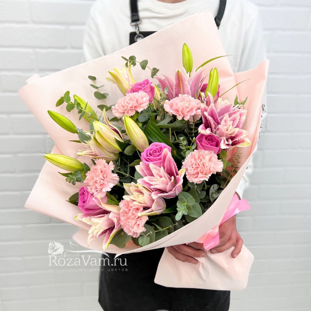 Букет цветов с розовыми лилиями