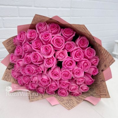 Букет из 51 ярко-розовой розы