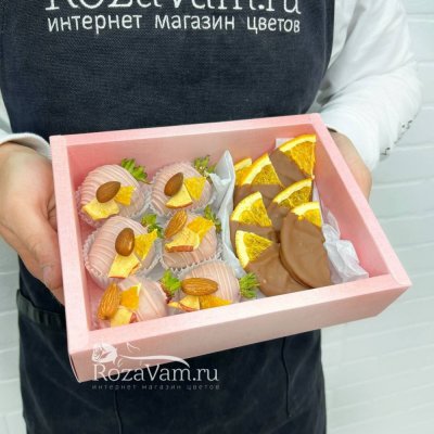 КЛУБНИКА В ШОКОЛАДЕ С СУШЕНЫМИ ФРУКТАМИ