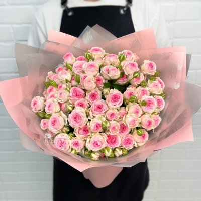 Букет из нежно-розовых кустовых роз 15шт